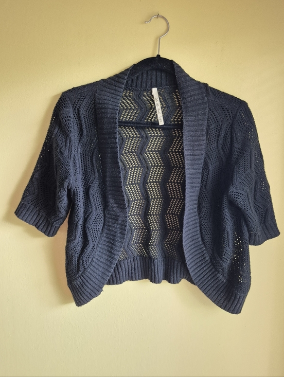 Leo & Nicole Sweaters - Leo & Nicole Black Crochet Shrug Medium